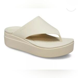 Crocs Women's Cream Platform Sandals 9W Woman's Sandals Crocs Brooklyn Flip Low